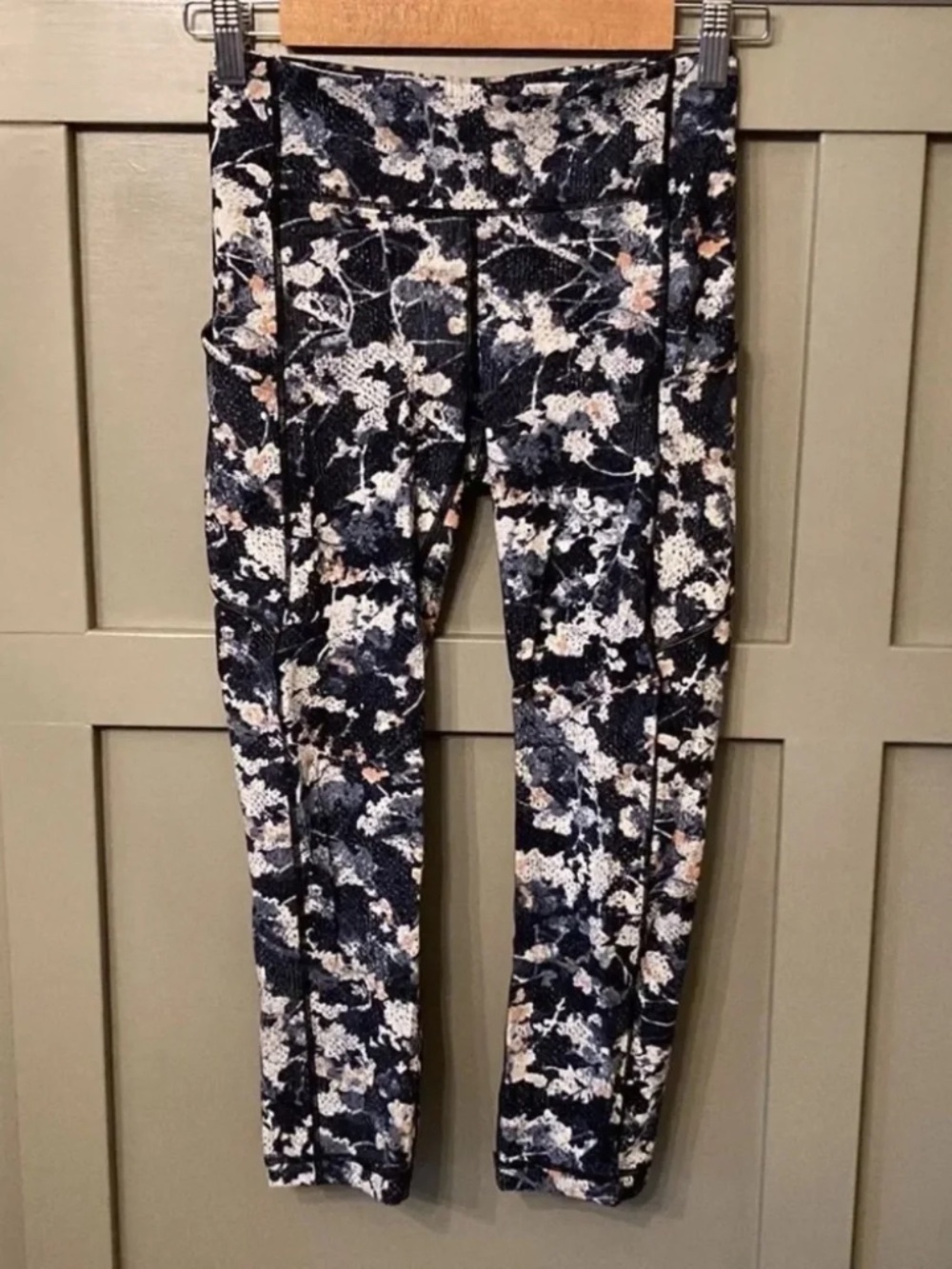 Lululemon Speed Up Crop 21" Running Leggings Tights in Spring Bloom Multi Size 4